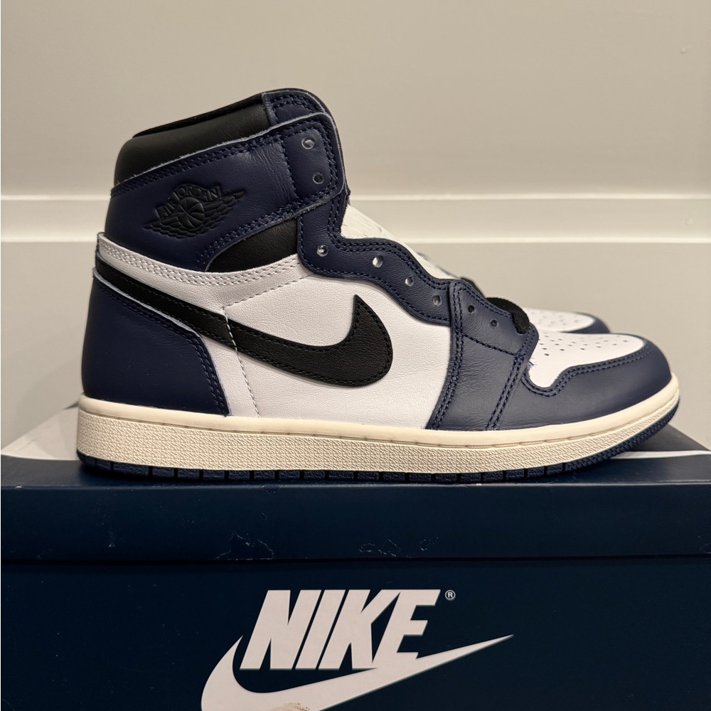 NWT Air Jordan 1 Retro Hi Midnight Navy Size 8